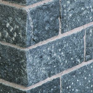Granit Mauersteine Gala RustiQ gespitzt