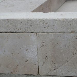Travertin Mauersteine Vanilla Kastell gesägt